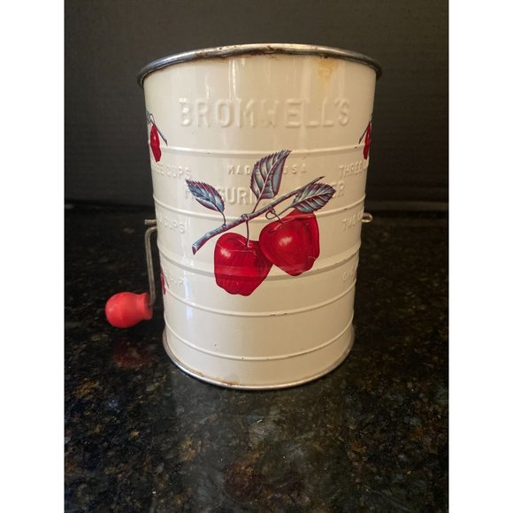 Bromwells 3 Cup Flour Sifter, Apple Graphics, 3 Cups - Picture 2 of 9
